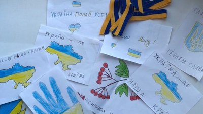 Донька сапера з Львівщини продає свої малюнки, щоб зібрати гроші на розмінування звільнених територій (ФОТО)