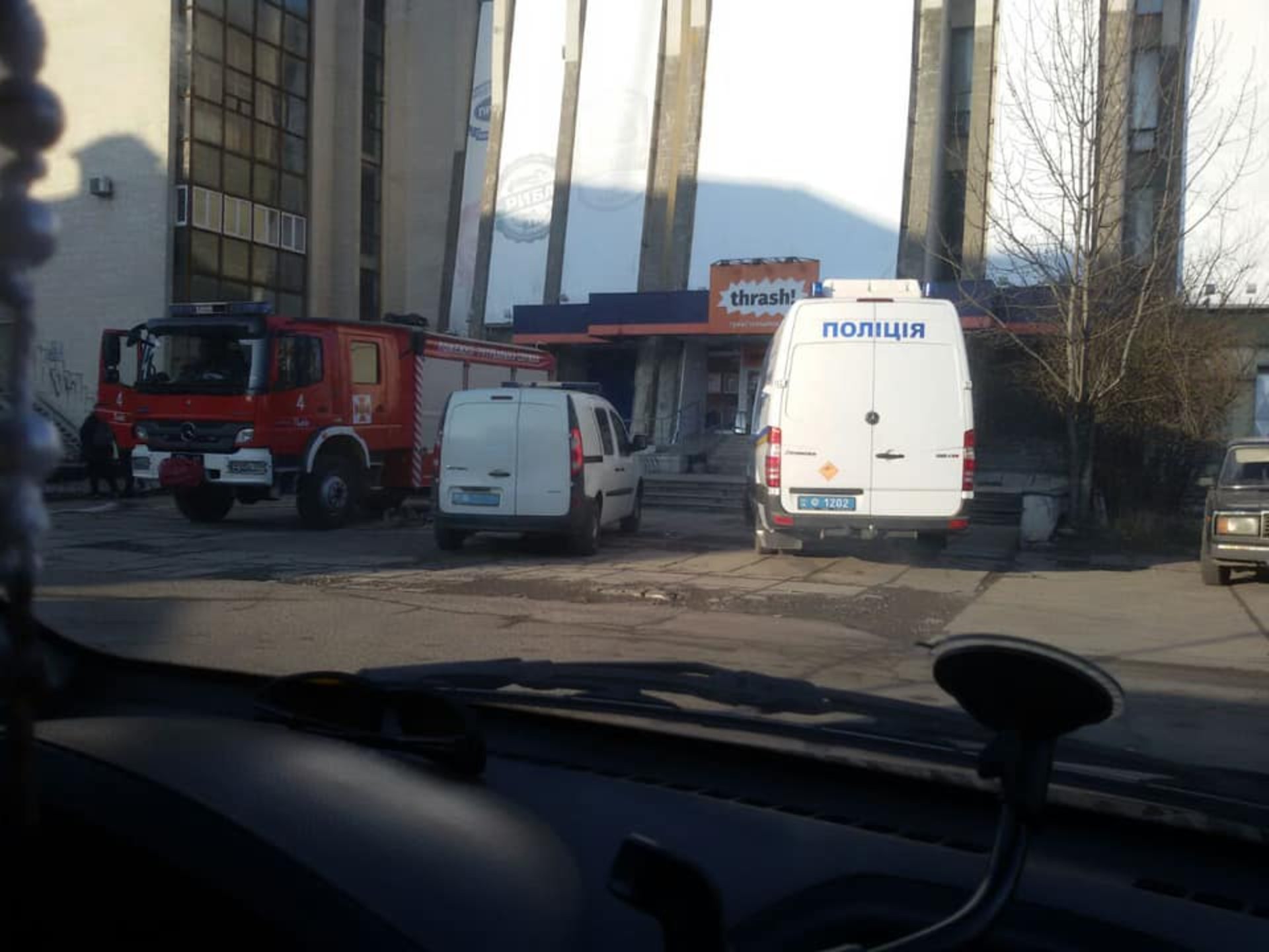 У Львові замінували новий ЦУМ. Фото Варта-1