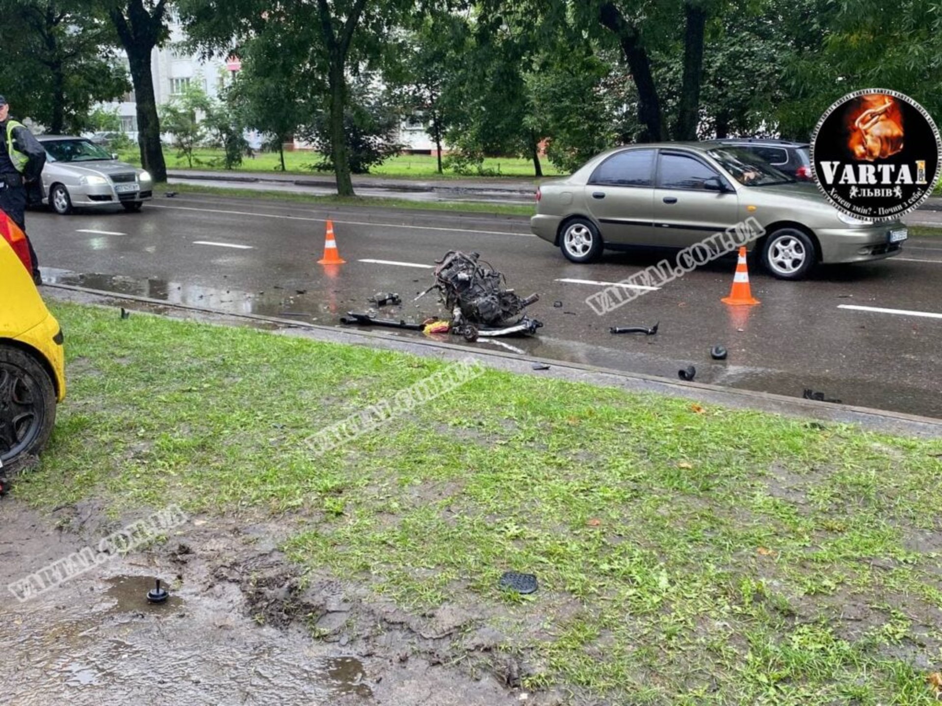 У Львові у ДТП автомобіль втратив двигун, фото Варта-1