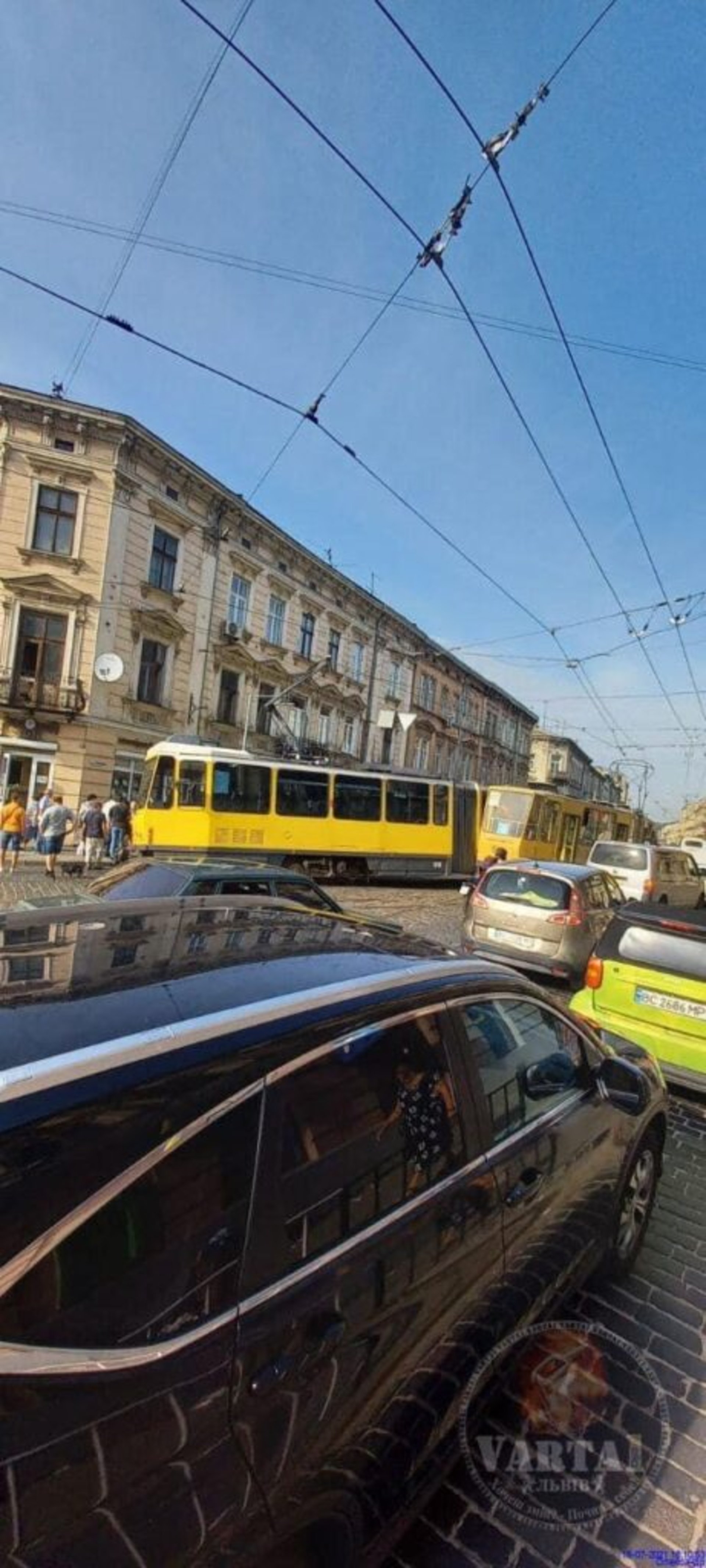 У Львові трамвай зійшов з рейок, фото Ігор Зінкевич