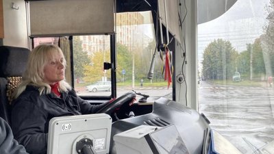 У Львові перша жінка-водій курсуватиме на 8а автобусі