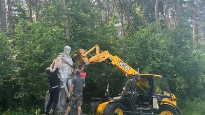 Львівщина позбулася ще 10 радянських памʼятників