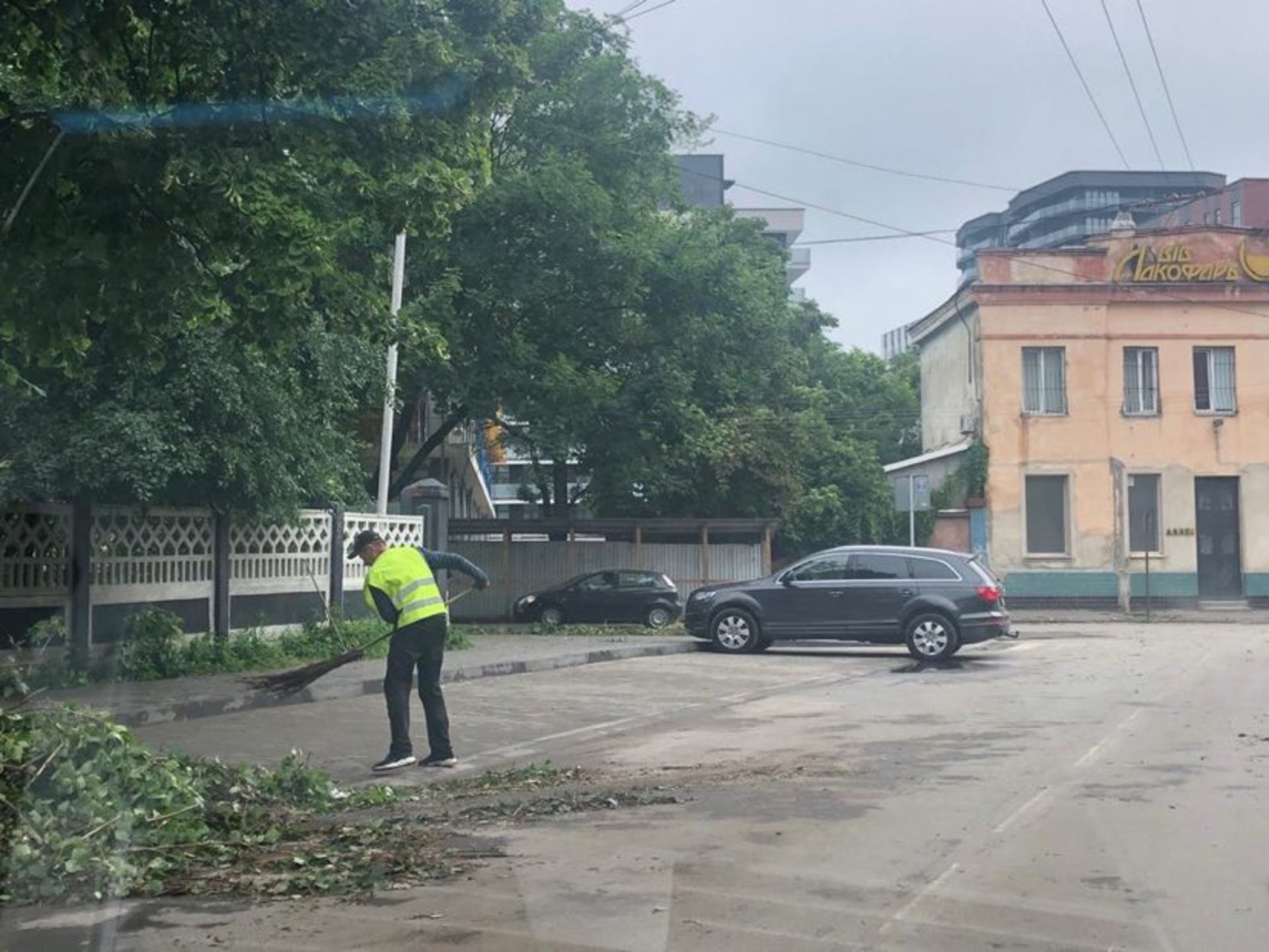 У Львові ліквідовують наслідки негоди, фото ЛМР