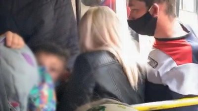 Зі Львова до Ходорова курсують переповнені маршрутки (ФОТО)