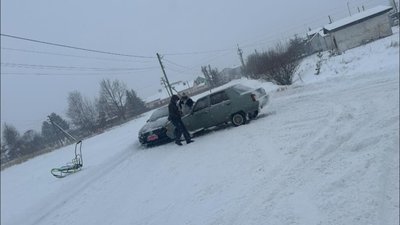 Елітне селище біля Львова засипало снігом