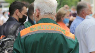 Під сесією ЛМР комунальники Садового зібрались на тихий протест (ФОТОРЕПОРТАЖ)