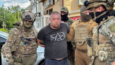 Поліція Закарпаття затримала колишнього міліціонера та його спільників за торгівлю наркотиками