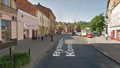 Вулиця Коперника у Львові погрузне у тягнучках через новий пішохідний перехід