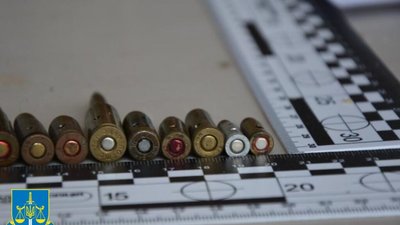 На Львівщині чоловік вдома зберігав зброю та вибухівку