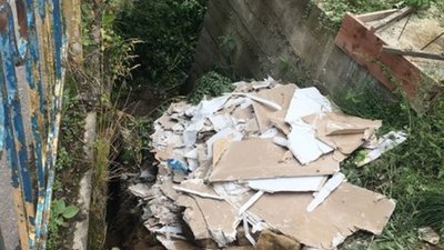 На Львівщині в річку скинули будівельне сміття (ФОТО)