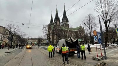 У Львові площа Кропивницького стала пішохідною зоною (ФОТО)