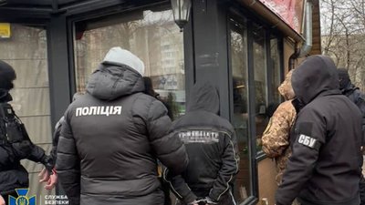СБУ знешкодила на Волині злочинну банду, яка «вибивала» гроші у пораненого воїна ЗСУ
