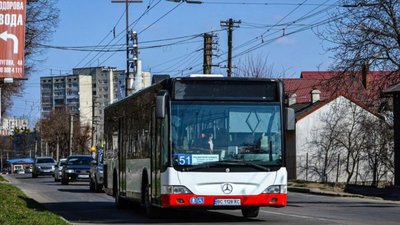 У Львові курсують автобуси без кондиціонера