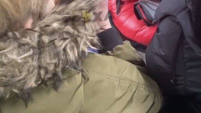 У Львові у маршрутці жінка проїхалась з куркою (ВІДЕО)