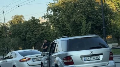 У Львові на перехресті не розминулись автомобілі (ФОТО)