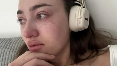 У Львові на дівчину ледь не впала цегла