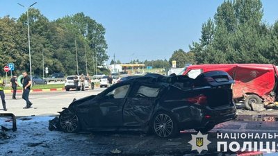 На Львівщині горіла бензоколонка і автомобілі (ФОТО, ВІДЕО)