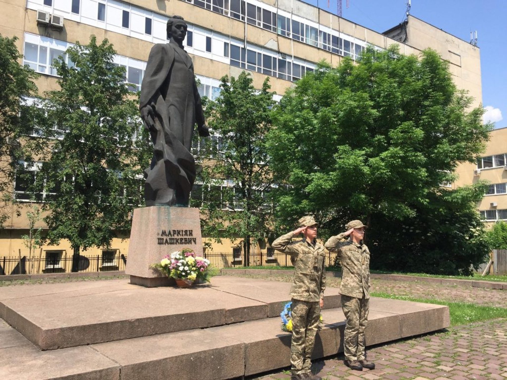 З нагоди Свята Героїв вулицями Львова пройшла урочиста хода. Фото: 4studio.