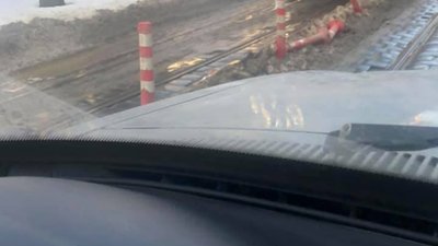 Втомились: у Львові на площі Франка "прилягли" улюблені стовпчики урбаністів (ФОТО)