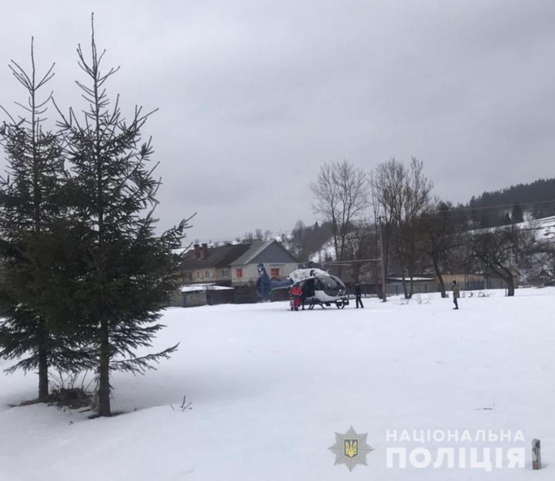 Гелікоптер доставив до Львова вагітну жінку