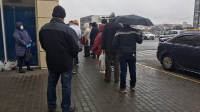 У карантинному Львові черги на ринку (ФОТО)