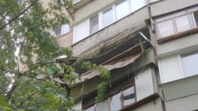 У Києві обвалився балкон багатоповерхівки (ВІДЕО)