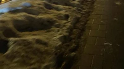 У Львові зупинки досі не розчистили від снігу (ФОТО)