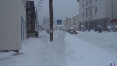 Після приєднання до Львова мешканці Винник змушені розчищати снігові замети кіньми