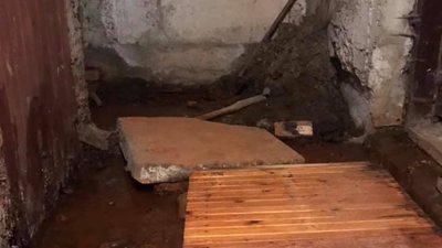У Львові підвали будинків потопають у фекаліях (ФОТО, ВІДЕО)