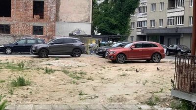 У Львові облаштували нове місце для паркування (ФОТО)