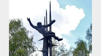 У Львові демонтують пам’ятник космонавтиці