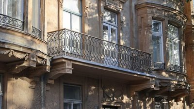 У центрі Львова відремонтували 13 балконів та 3 дахи