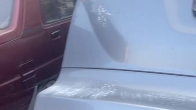 У Львові автомобілі посипали невідомою речовиною (ВІДЕО)