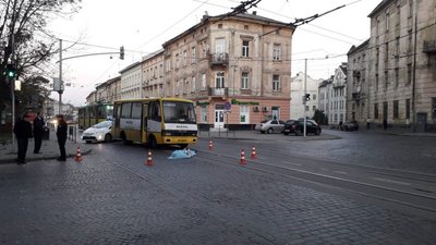 У Львові маршрутка вбила жінку