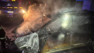 На Львівщині згорів електромобіль, який заряджався у гаражі