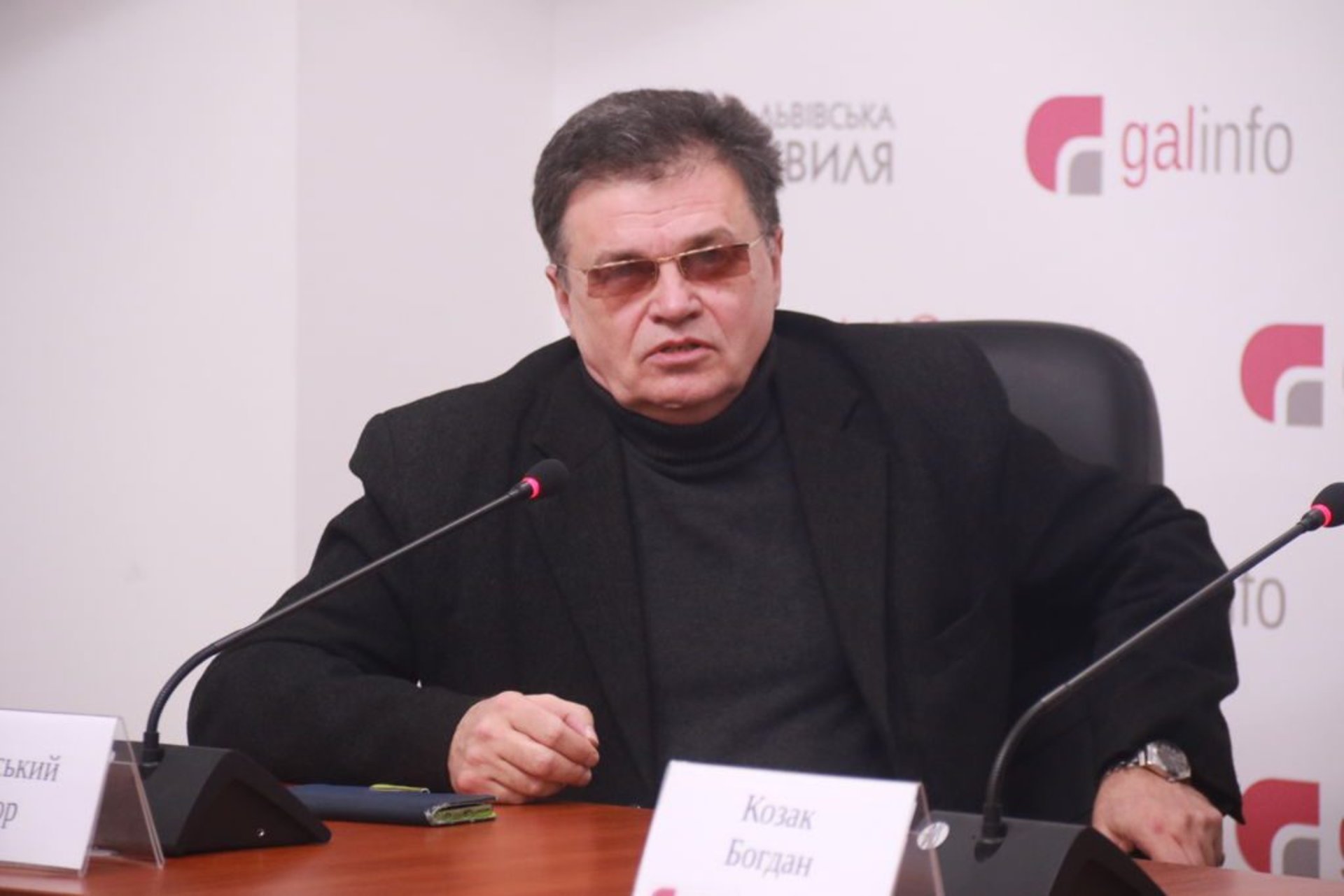 Лауреати Шевченківської премії розповіли, чому підтримують Порошенка. Фото 4studio