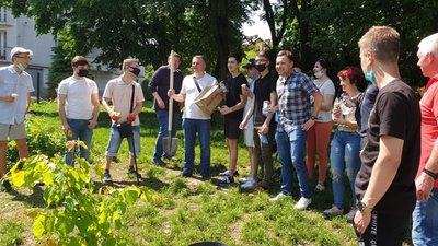 Львівська молодь навела порядок на Піскових озерах (ФОТО)