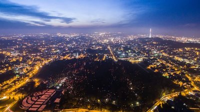 Львів‘яни виклали у соцмережах вражаючі світлини, як «горів» Личаківський цвинтар (ФОТО)