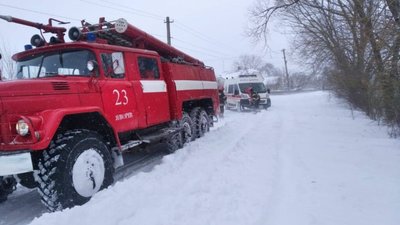 На Львівщині рятувальники відбуксирували 10 автомобілів швидкої медичної допомоги (ФОТО)