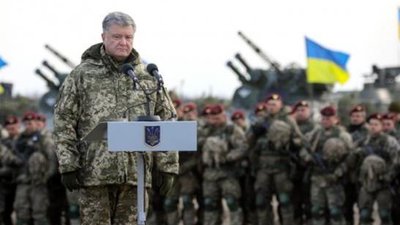 Українську армію поважає народ та боїться агресор, - Порошенко привітав з Днем захисника