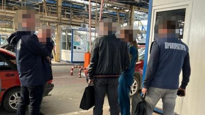 Львівських митників підозрюють у незаконному ввезенні товарів