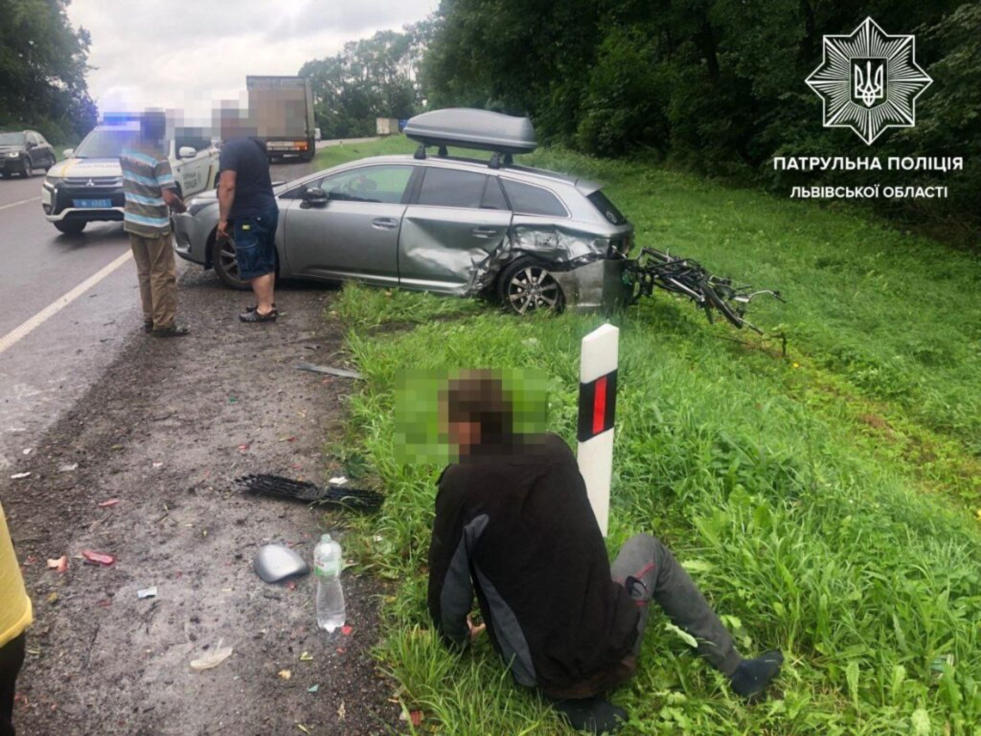 Поблизу населеного пункту Великосілки на автодорозі Київ — Чоп патрульні організували реверсний рух