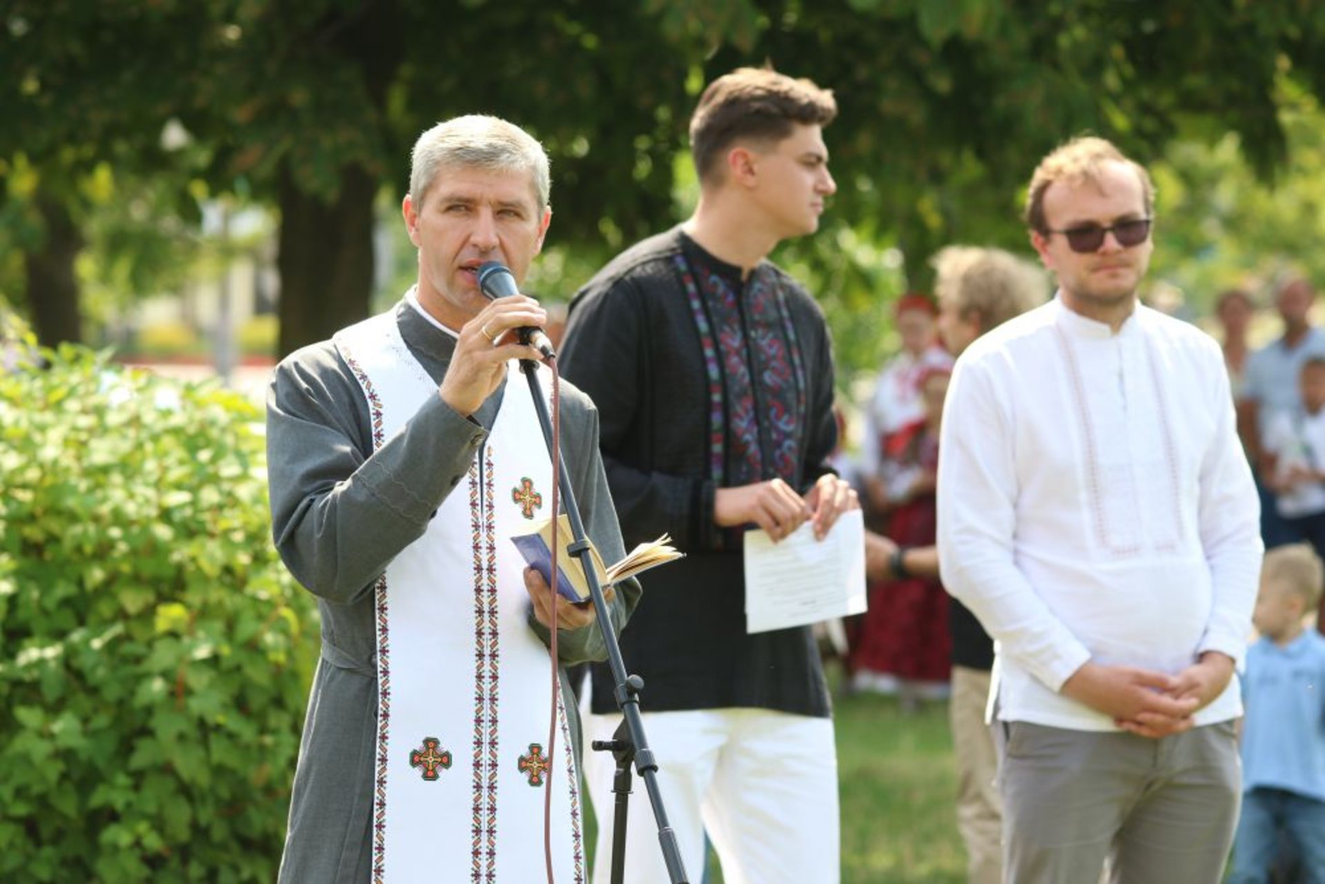 На площі біля Центру Довженка замайорів національний стяг, фото ЛМР