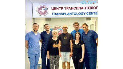 Мама віддала синові нирку: у Львові провели ще одну трансплантацію