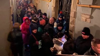 У Львові перед локдауном виникли довжелезні черги в Криївку (ФОТО)