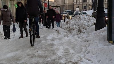 У Львові комунальники так і не розчистили центральну вулицю міста (ФОТО)
