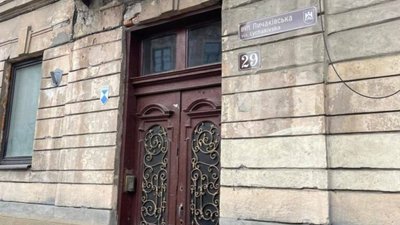 У Львові на одній із вулиць може впасти балкон
