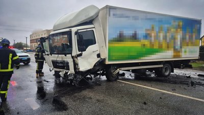 На трасі Київ–Чоп зіткнулися вантажівка та легковик