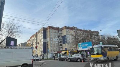 На Сихові не розминулись автомобілі (ФОТО)