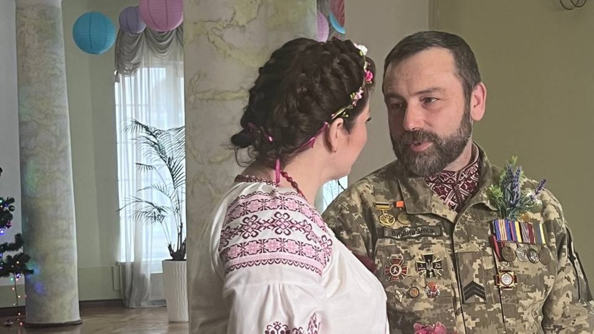 "Я не зможу без цієї людини": у Львові побралися військовий і волонтерка